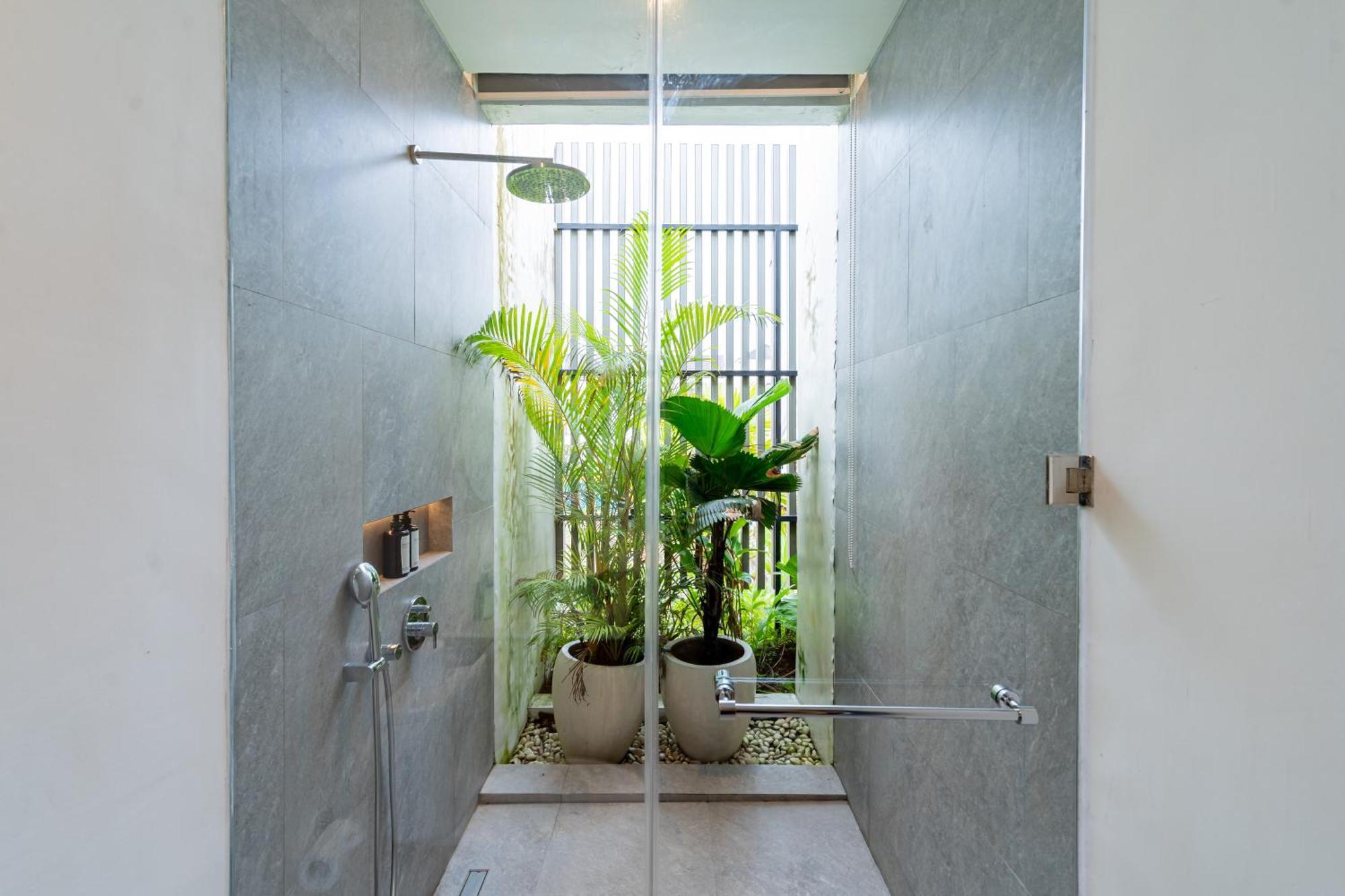 Botanika Estate Private Pool Apartemen