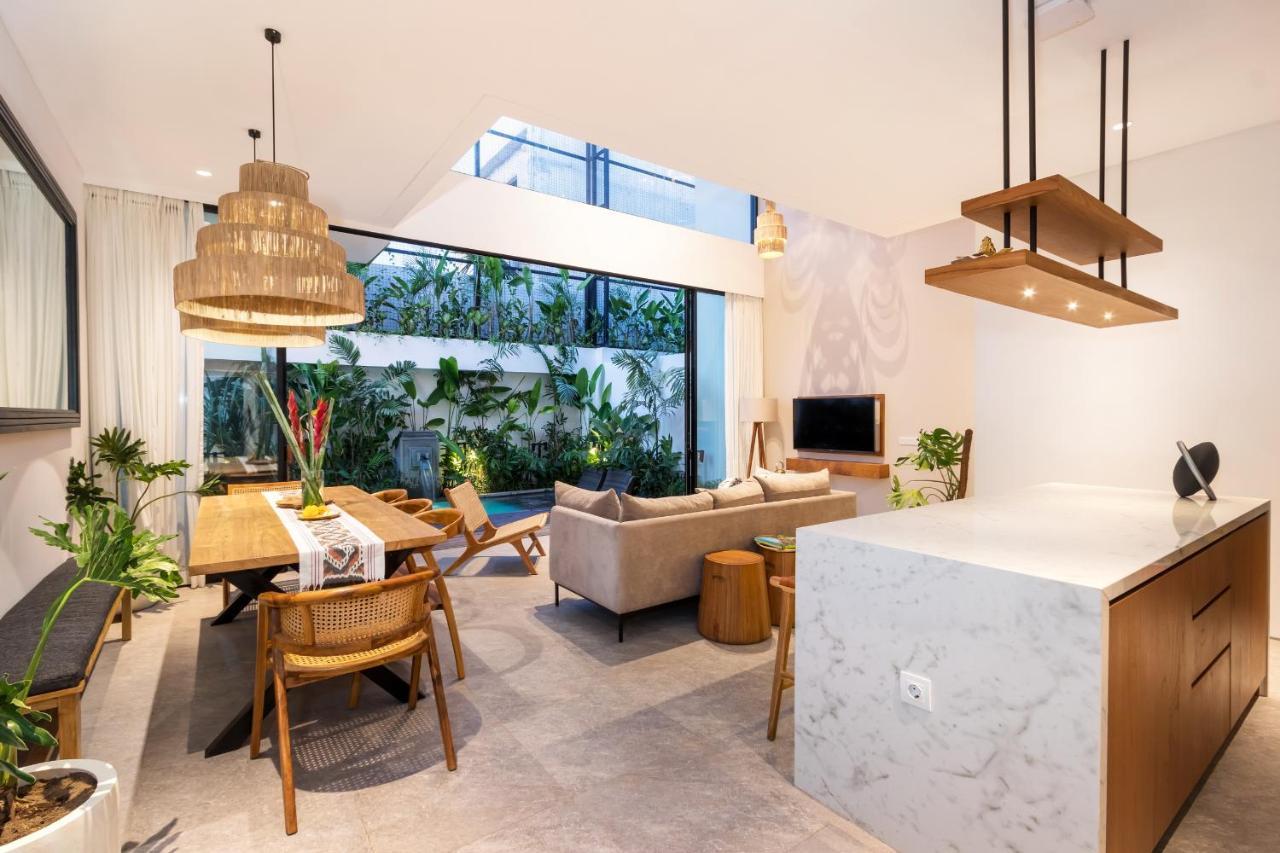 Botanika Estate Private Pool Apartemen